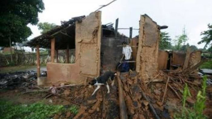 Extremistas hindes destruyen una iglesia en construccin en Orissa