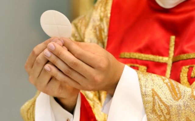 Obispos de EE.UU exhortan a llevar una vida en torno a la Eucarista