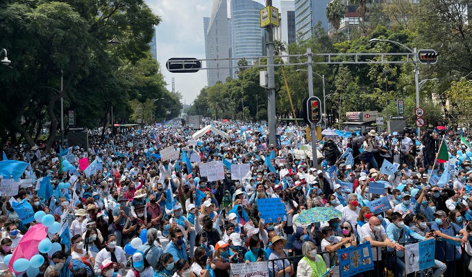 Masiva participacin en las Marchas por la Vida en Mxico
