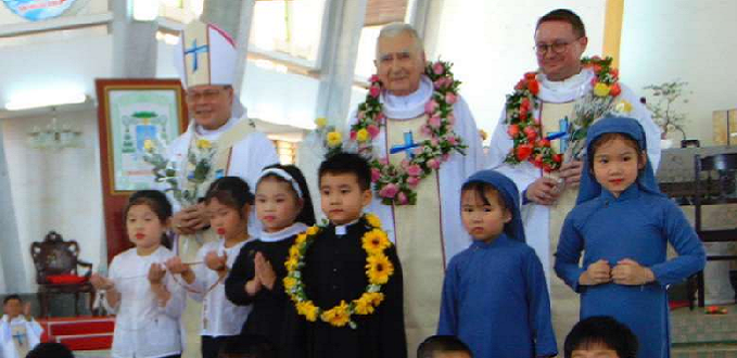 Monjas de Vietnam inspiradas a servir a otros por un misionero francs