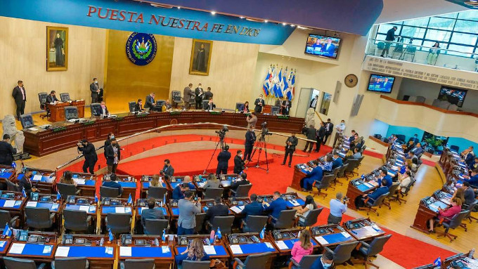Propuesta para despenalizar parcialmente el aborto obtiene un solo voto en el Parlamento de El Salvador