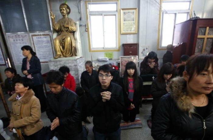 Los comunistas chinos liberan al obispo de Wenzhou