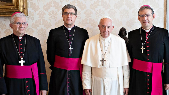 El Papa elogia la actuacin de los obispos franceses tras el informe Sauv sin hablar de las fundadas crticas sobre el mismo