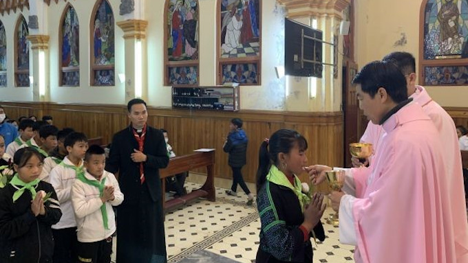 Frutos de la actividad misionera en Vietnam: 28 nios se confiesan y reciben la primera comunin