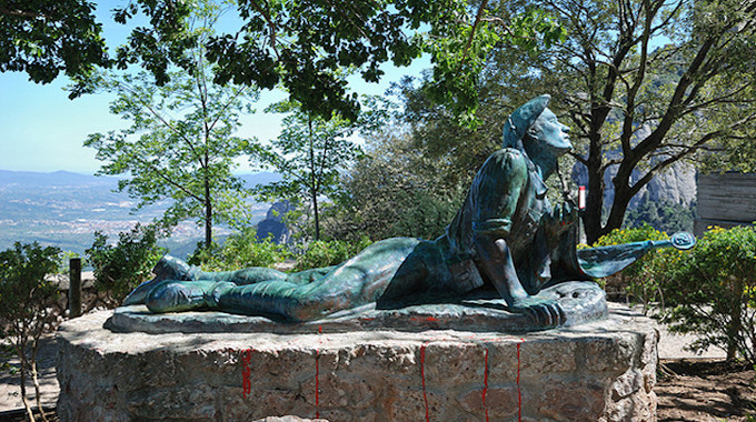 Infamia en Montserrat: se retira la escultura del Requet