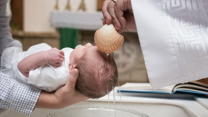 El obispo auxiliar de Getafe bautizar a 17 nios que fueron rescatados del aborto