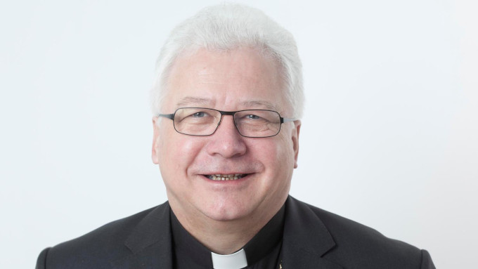 Mons. Markus Bchel: Me imagino a muchas mujeres como sacerdotes