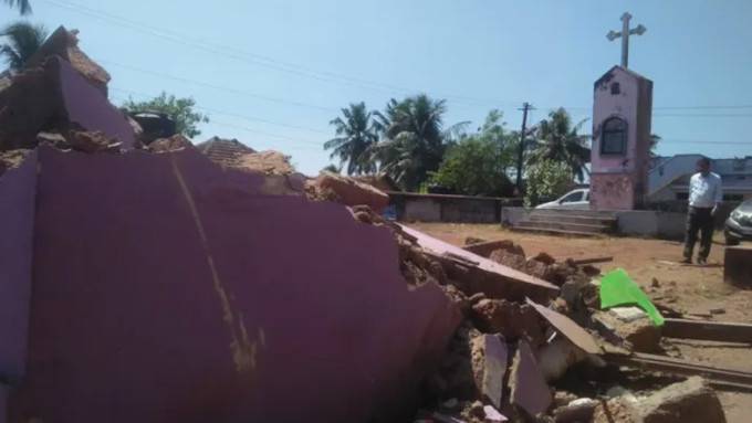 Radicales hinduistas destruyen un centro catlica en Karnataka, al sur de la India