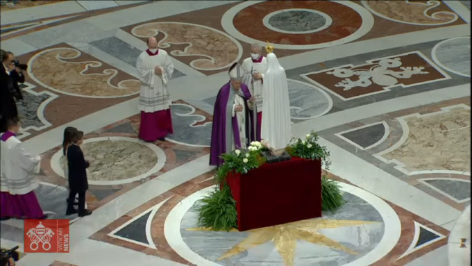 El Papa renueva la consagracin a Mara de la Iglesia, la humanidad entera y de modo especial a Rusia y Ucrania