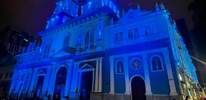 Edificios en Ecuador se iluminan de celeste para celebrar el Da del Nio por Nacer