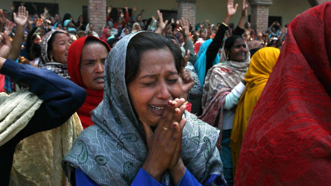 Musulmanes de Pakistn secuestran a tres muchachas cristianas para forzarles a convertirse y casarse con ellas