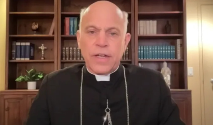 Mons. Cordileone: no es politizar la Eucarista aplicar la doctrina catlica sobre la comunin de los proabortistas