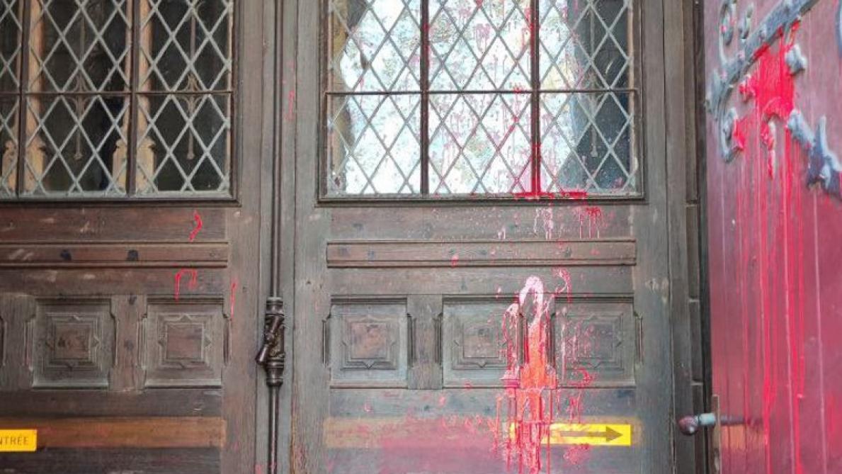 Fieles catlicos agredidos en Angers (Francia) al defender su parroquia atacada por antifas
