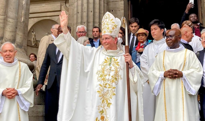 Mons. Laurent Ulrich toma posesin de la archidicesis de Pars