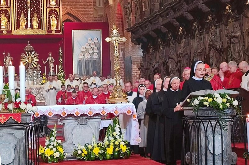 Polonia: beatificacin de 10 religiosas que defendieron su voto de castidad y su vocacin martirizadas por los comunistas