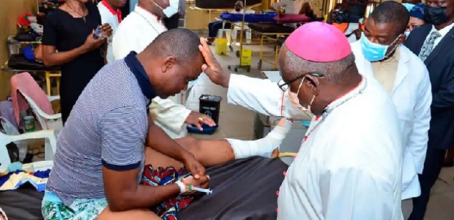 Obispos de Nigeria visitan a sobrevivientes de la masacre que dej al menos 50 muertos