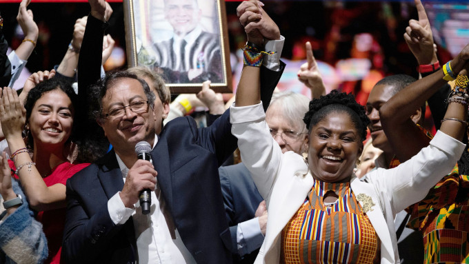 Los colombianos ponen el gobierno de su patria en manos del ex-guerrillero Gustavo Petro