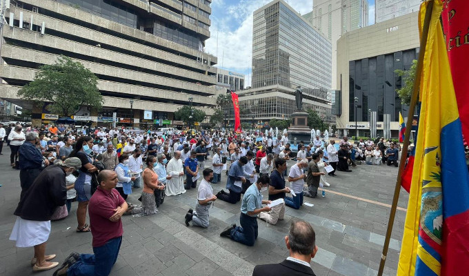 Cientos de varones catlicos rezaron el sbado el Rosario para hombres en Guayaquil