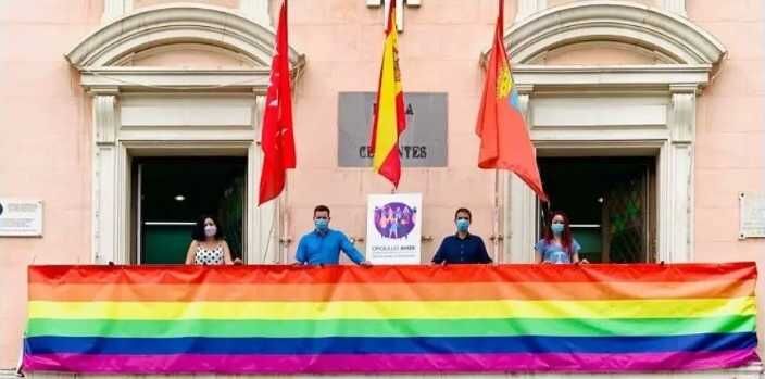 EL TSJ de Castilla y Len condena la colocacin de la bandera LGTBI por parte de la Diputacin de Valladolid