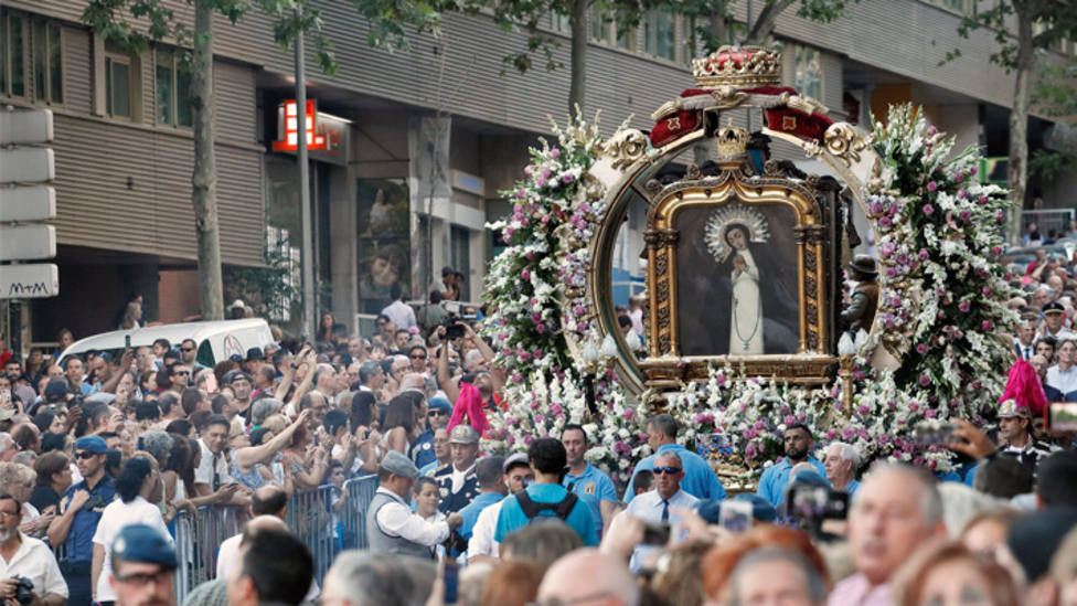 La bajada de la Virgen de La Paloma finaliza tras una misa, que recupera ofrenda floral y procesin