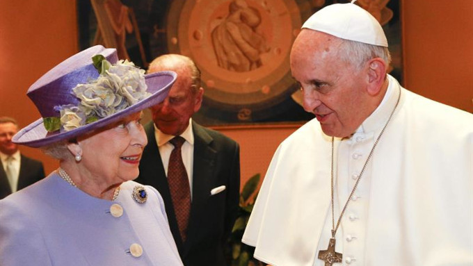 El Papa enva el psame a Carlos III por el fallecimiento de su madre, Isabel II