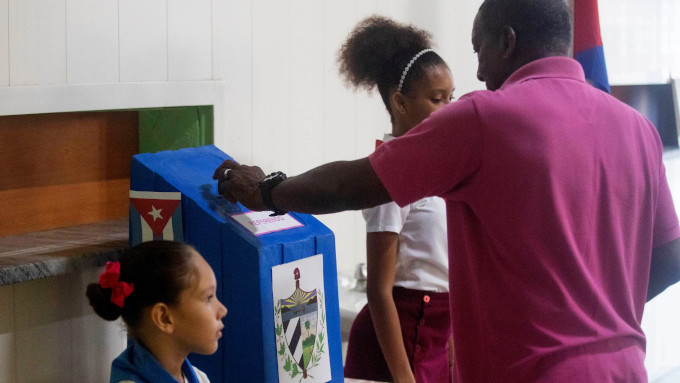 Dos de cada tres cubanos vota s al nuevo Cdigo de las familias que sigue las directrices del Nuevo Orden Mundial