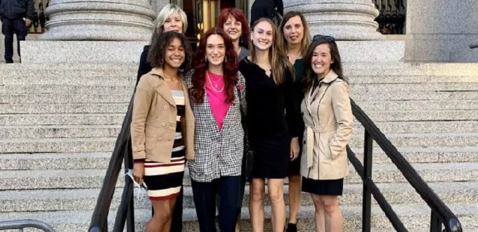 Cuatro atletas desafan la poltica de Connecticut en la lucha por salvar el deporte femenino