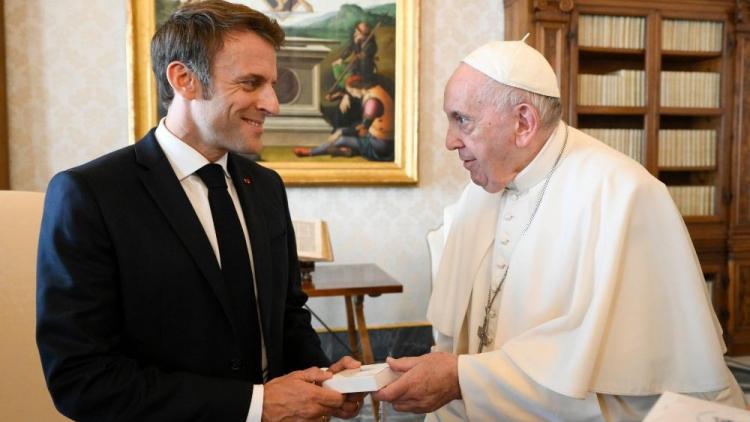 El Papa habla durante casi una hora con Macron sobre la situacin en el mundo