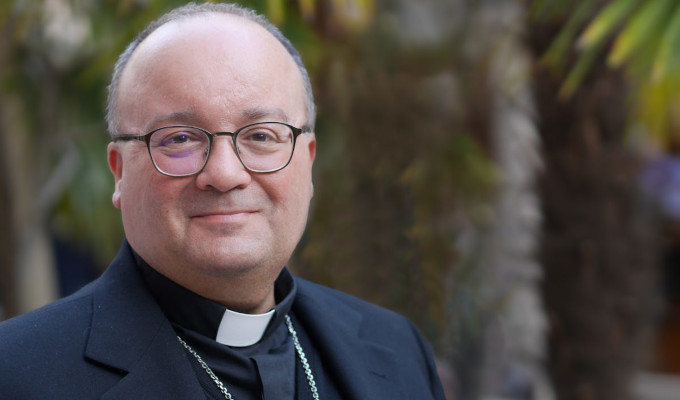 Scicluna vuelve a pedir el fin del celibato asegurando que se impedira la doble vida de sacerdotes