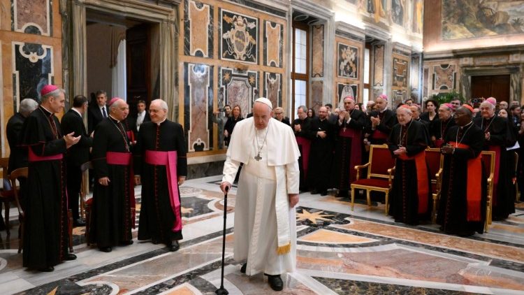 Francisco: Benedicto XVI «nos ayud a leer los documentos conciliares en profundidad»