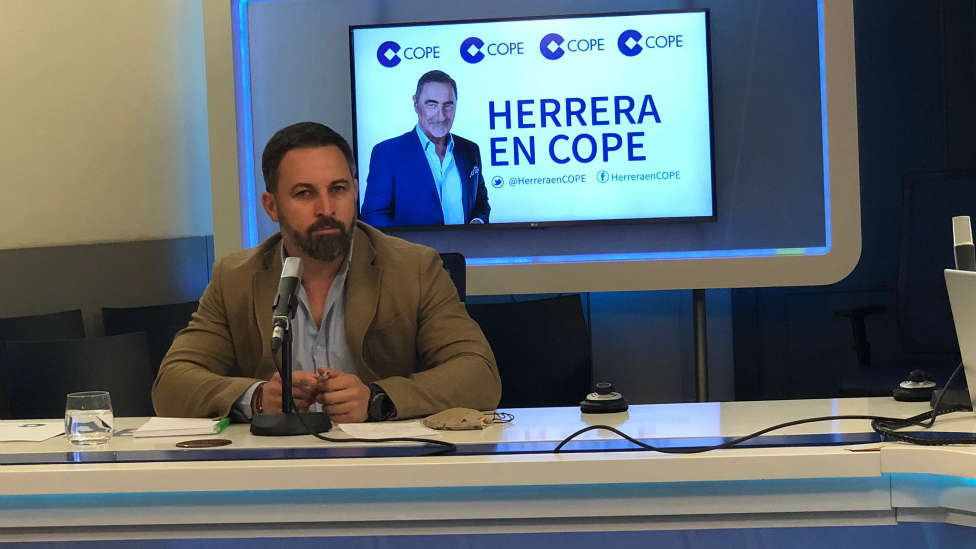 Vox se queja de que la Cope critique su medida provida en Castilla y Len