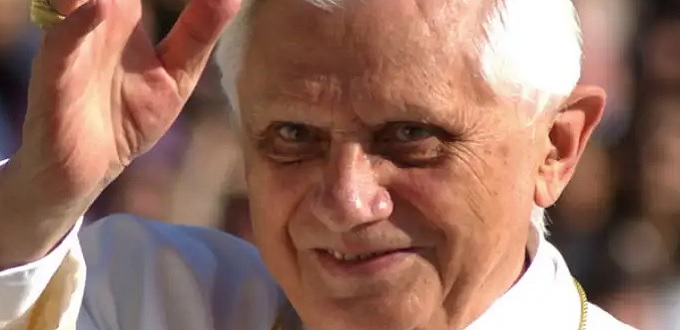 EWTN obsequia un lbum con imgenes y fotos de Benedicto XVI
