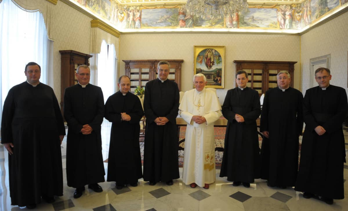 La Fraternidad de San Pedro y el Instituto del Buen Pastor muestran su agradecimiento a Benedicto XVI