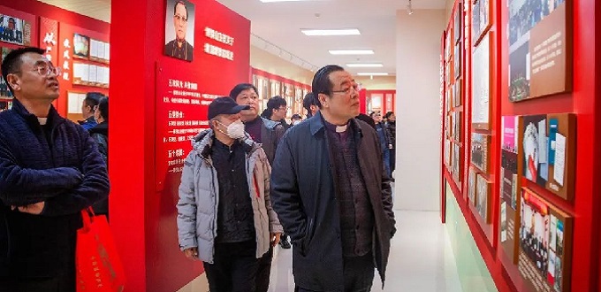 La dictadura comunista china organiza una exhibicin sobre la sinizacin del catolicismo