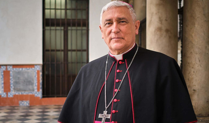 Mons. Zornoza: Sentimos la fuerza de la oracin de la Iglesia entera y nos fortalece mucho su cercana