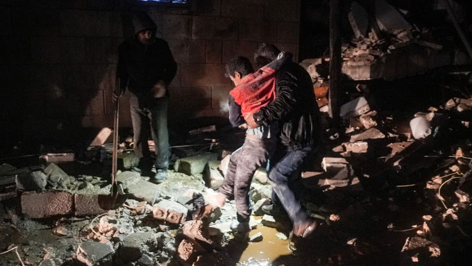 Un fuerte terremoto afecta a Turqua y la Siria devastada por la guerra