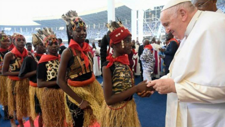 El Papa pide a los jvenes congoleos que trabajen por el futuro de su nacin con oracin, comunidad, honestidad, perdn y servicio