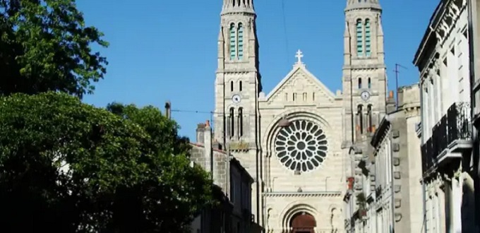 Vandalizan una iglesia francesa con pintadas satnicas, comunistas y anarquistas