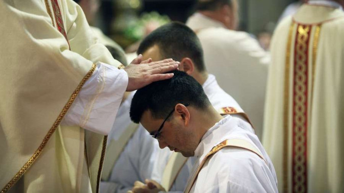 Los nuevos sacerdotes en EE.UU. practicaban la adoracin eucarstica y el rezo del Rosario antes de ser seminaristas