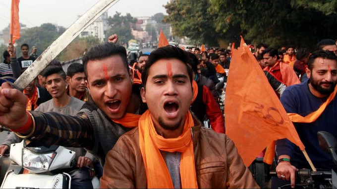 Nacionalistas hindes atacan una reunin de oracin cristiana y la polica se lleva detenidos a los cristianos
