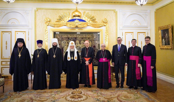 El Patriarca Kirill recibe al cardenal Zuppi en su visita de mediacin por la paz en Ucrania