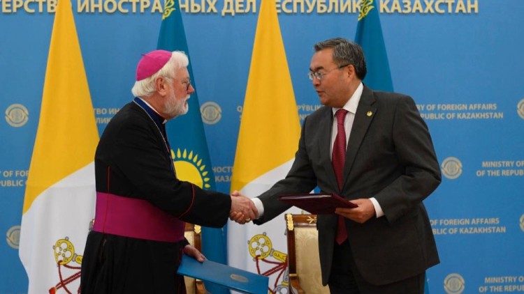 Kazajstn facilitar visados y permisos de residencia al personal eclesistico que haga labores de atencin pastoral