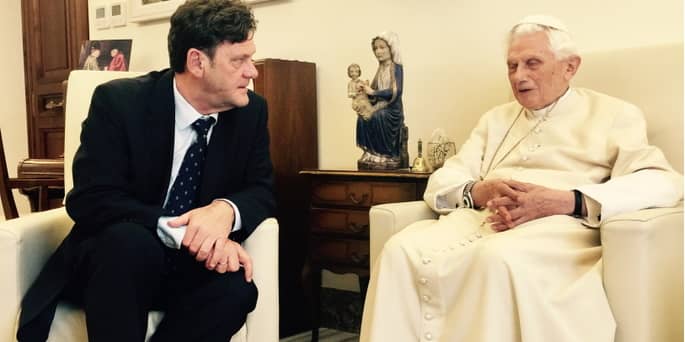 Peter Seewald pide a Mons. Btzing que deje de difundir falsedades sobre Benedicto XVI