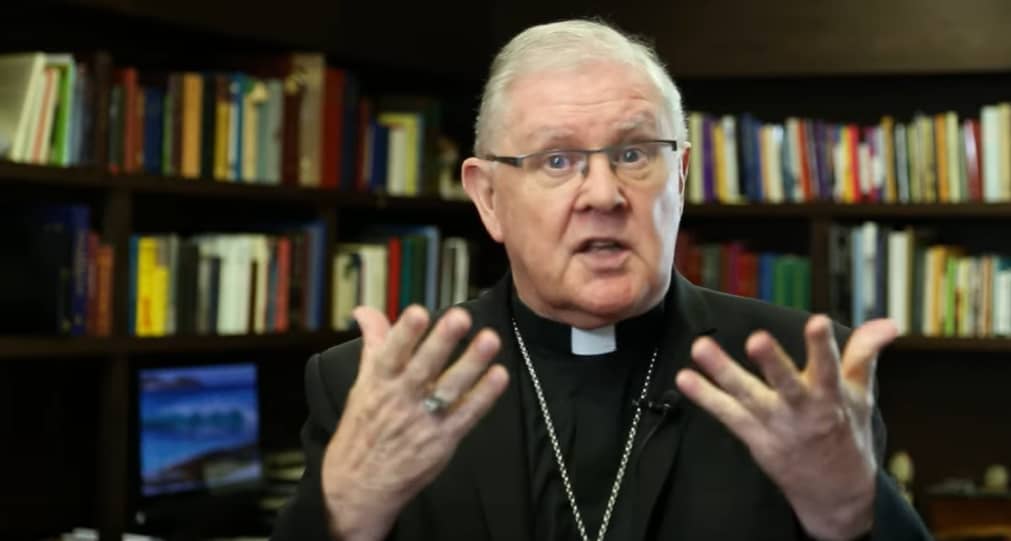 El arzobispo de Brisbane vuelve a sus temas: quiere, otra vez, ordenar sacerdotes a aborgenes casados