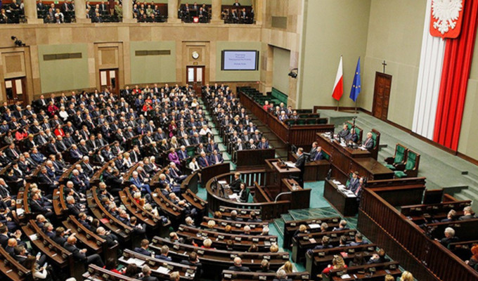 El parlamento polaco aprueba una ley que prohibe la educacin sexual en la escuela