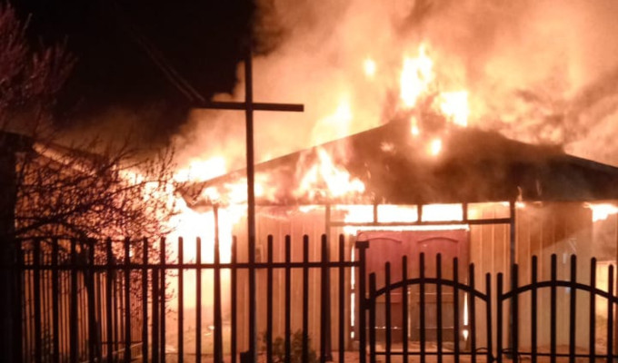Otro incendio provocado destruye una capilla catlica en Chile