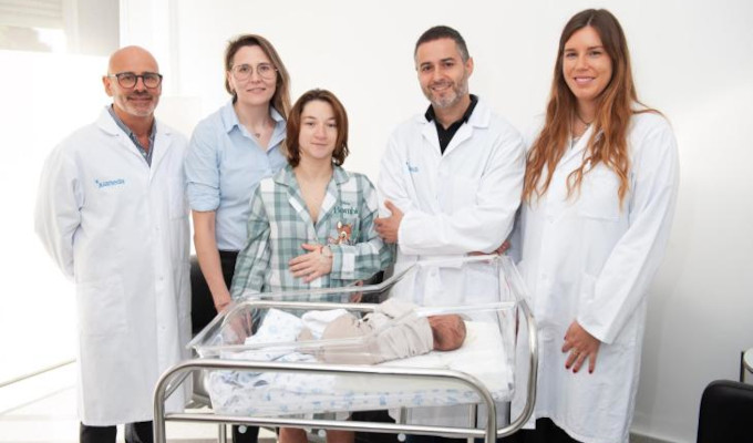 Nace en Palma de Mallorca el primer beb gestado en Europa en los vientres de dos mujeres
