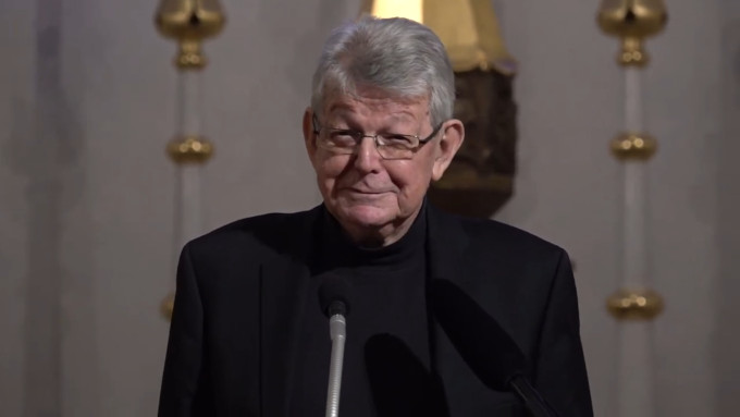 Krutler pide ordenar sacerdotes o sacerdotisas a personas acreditadas de las comunidades eclesiales