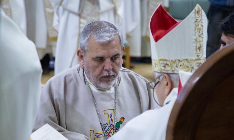 El Papa acepta la renuncia de Mons. Larrazbal das despus de que la Santa Sede confirmara su apoyo al obispo