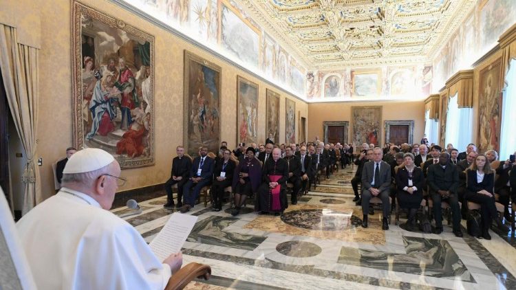 El Papa apoya el proceder sinodal de la Pontificia Academia para la Vida que se libera de todo indietrismo estril